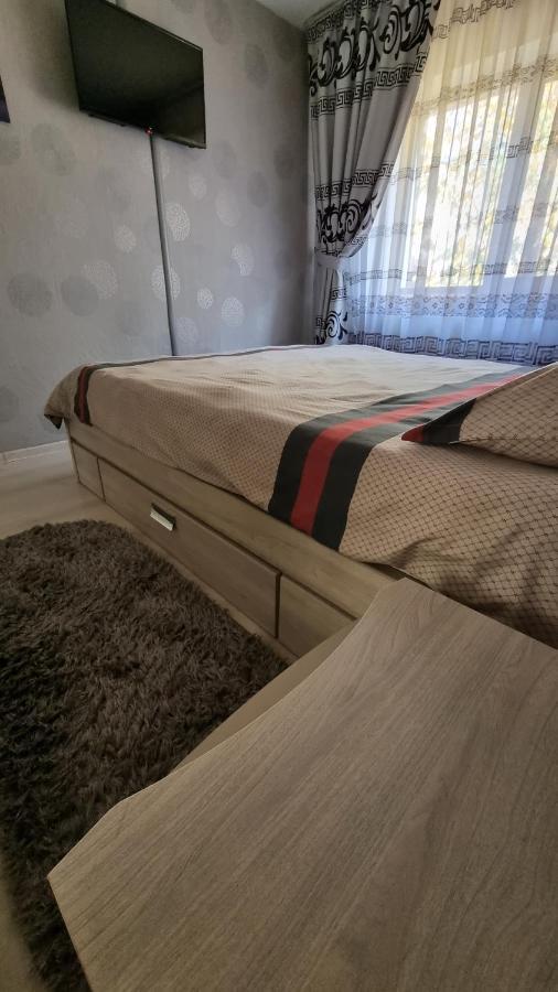 Maxx Lake Apart Bacău Esterno foto