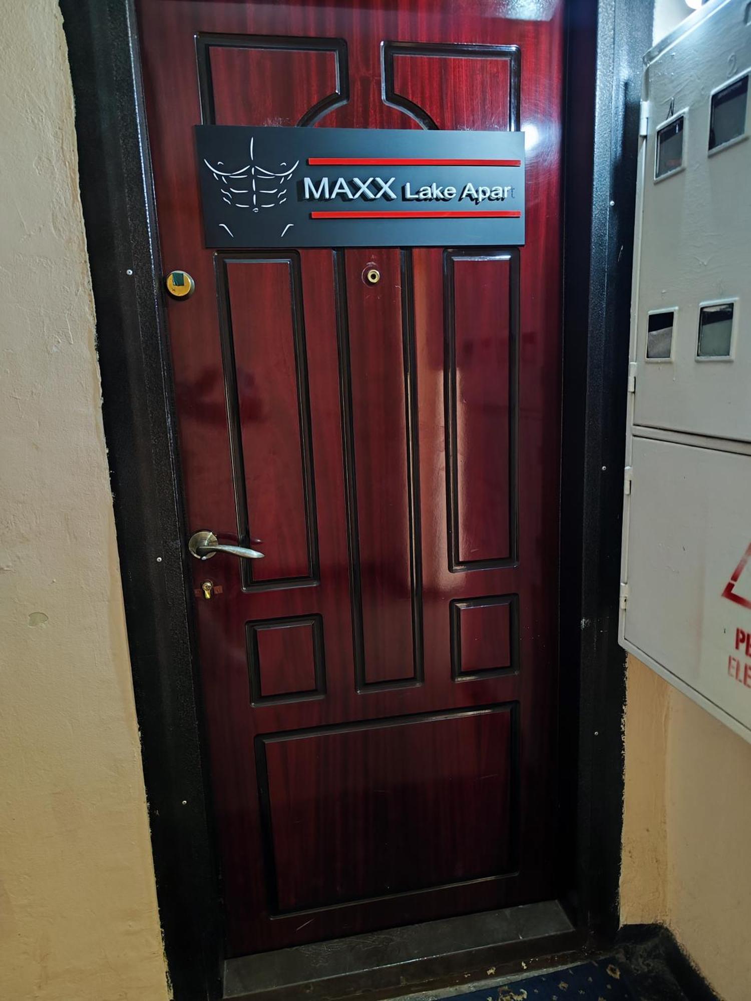 Maxx Lake Apart Bacău Esterno foto
